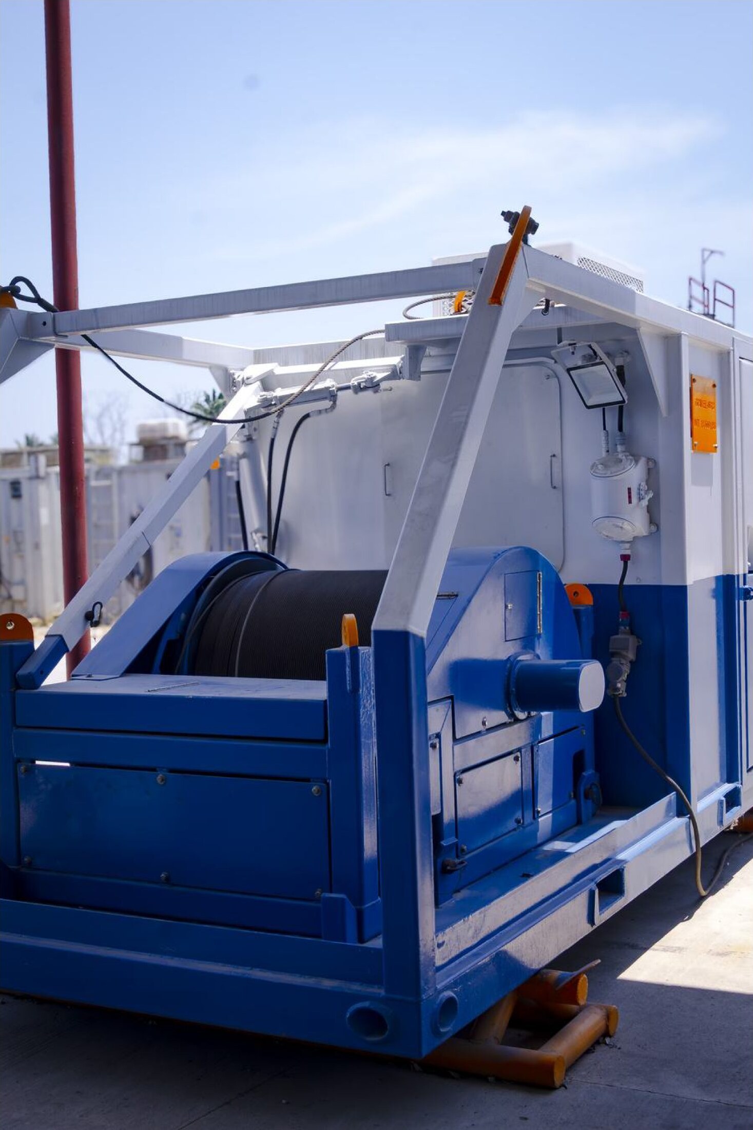 Tubing reel unit for chemical injection